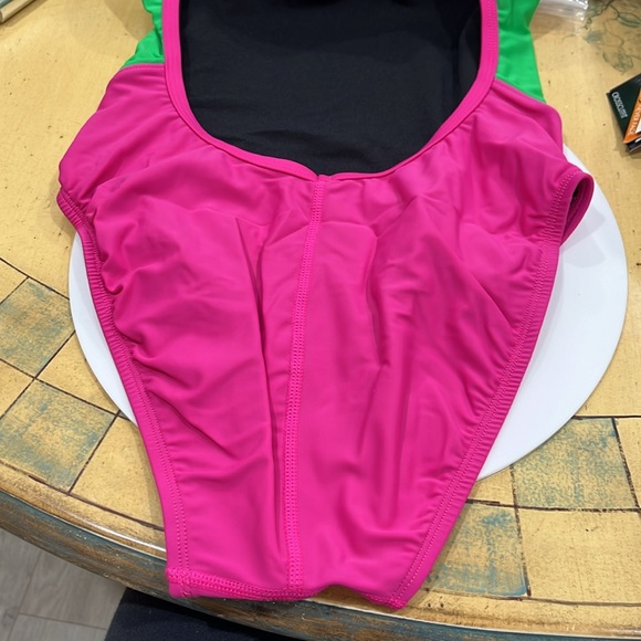 TYR FEMALE PERFORMANCE ONE PIECE SUIT SIZE 36 PINK/GREEN BRAND NEW - Picture 4 of 6